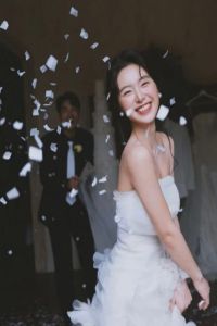 CHỒNG CÙNG THƯ KÝ ĐI ĂN NHÀ HÀNG