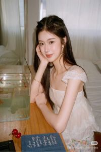 GIỮA TIẾNG LÒNG VÀ IM LẶNG