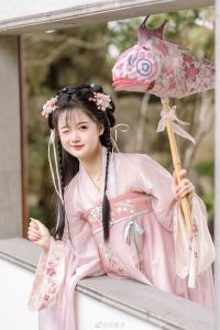 CÔNG CHÚA TỚI ĐỂ GIÚP PHỤ HOÀNG THÁO NÓN XANH