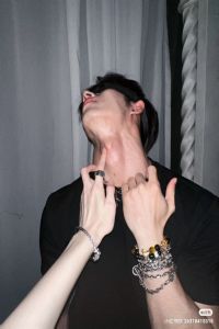 Trả Anh Về Với Bóng Tối