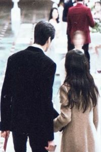 BỊ ĐÌNH CHỈ CÔNG TÁC VÌ MANG CON TỚI CÔNG TY