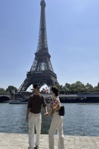 TÌNH YÊU HOÁ ĐÁ