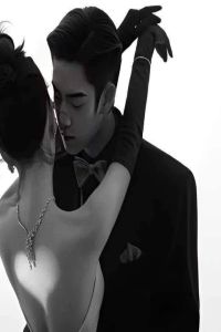 QUÝ PHU NHÂN RẢNH RỖI