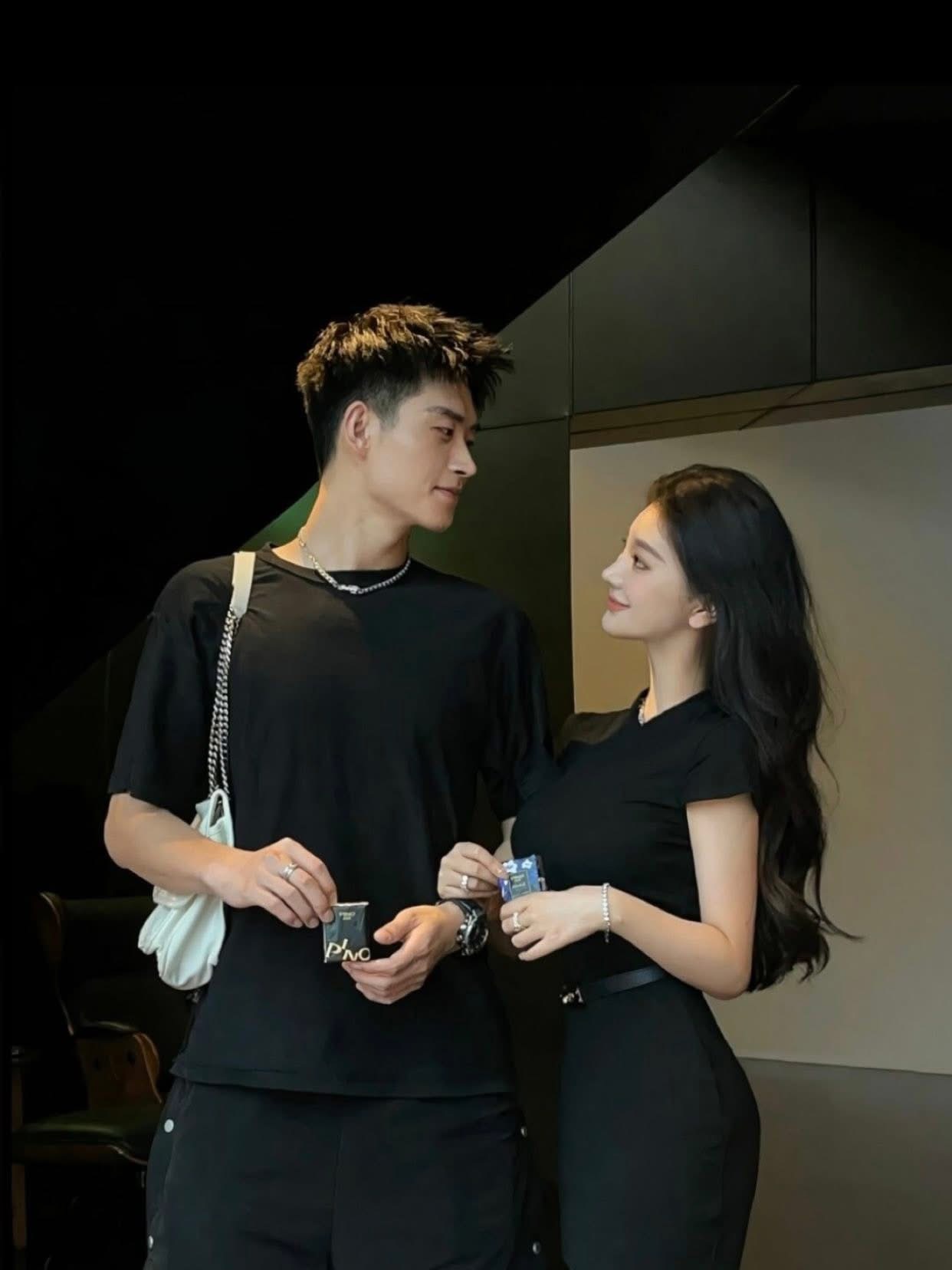 Bìa truyện BẠN TRAI LÀ NGƯỜI XUYÊN SÁCH