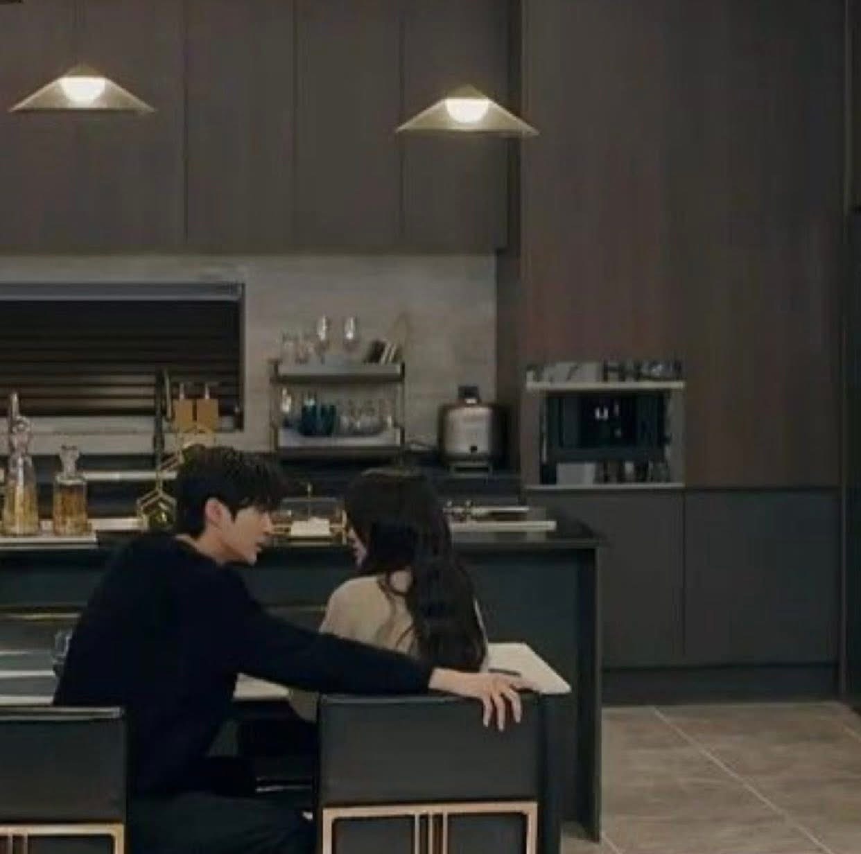 BẠN TRAI NGOẠI TÌNH VỚI BẠN THÂN