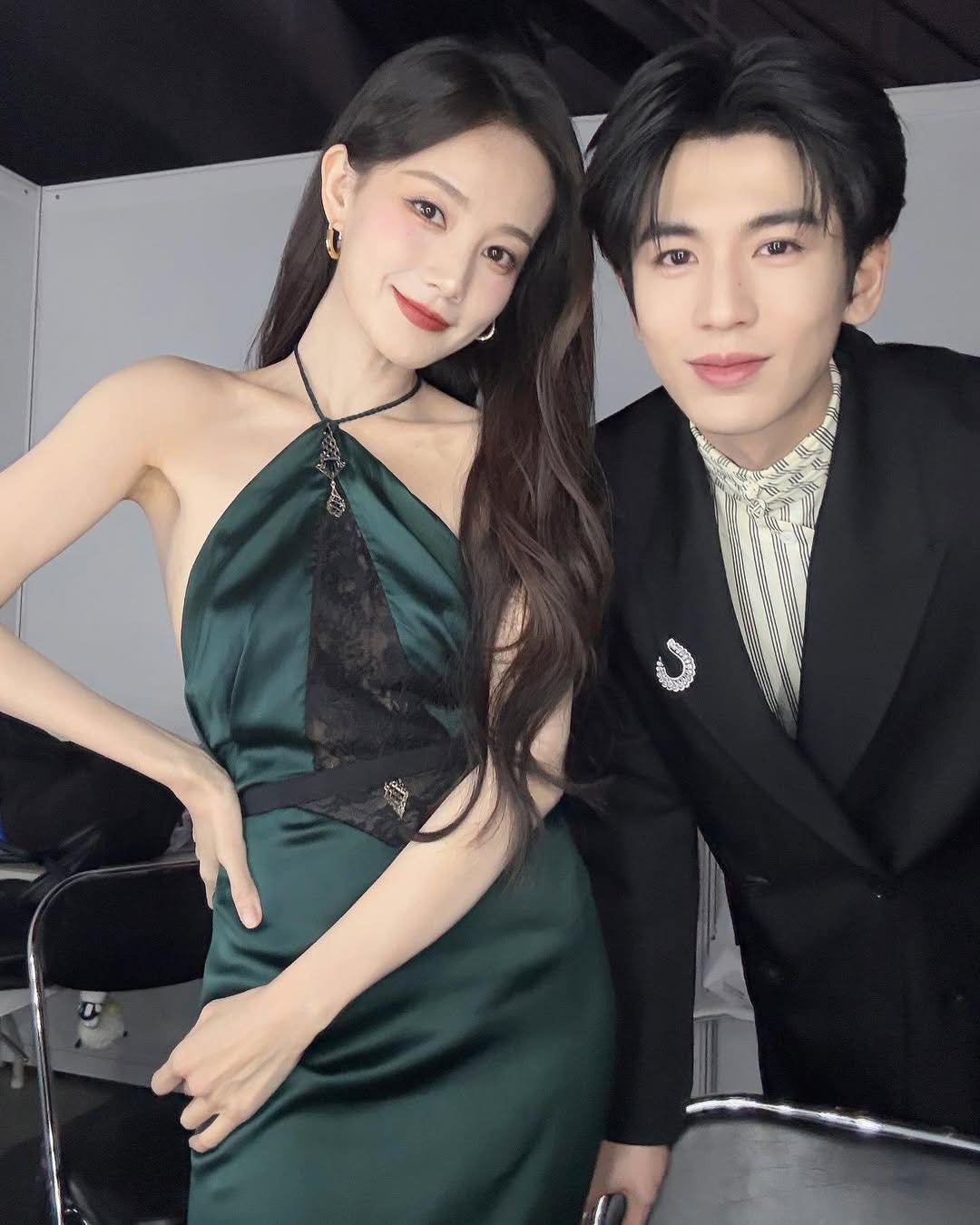 BÀ XÃ TÔI CHỈ HƠI MÊ TIỀN THÔI