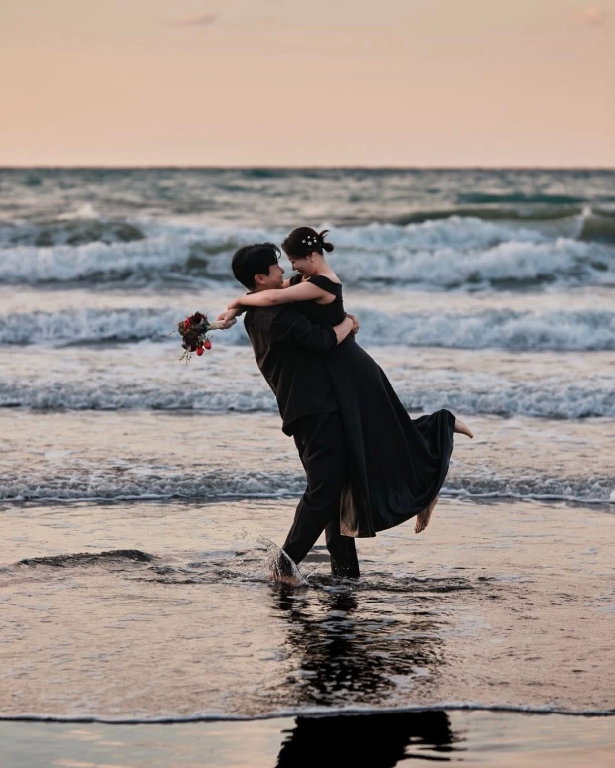 CHÔN VÙI GIỮA TÌNH YÊU LẠNH GIÁ