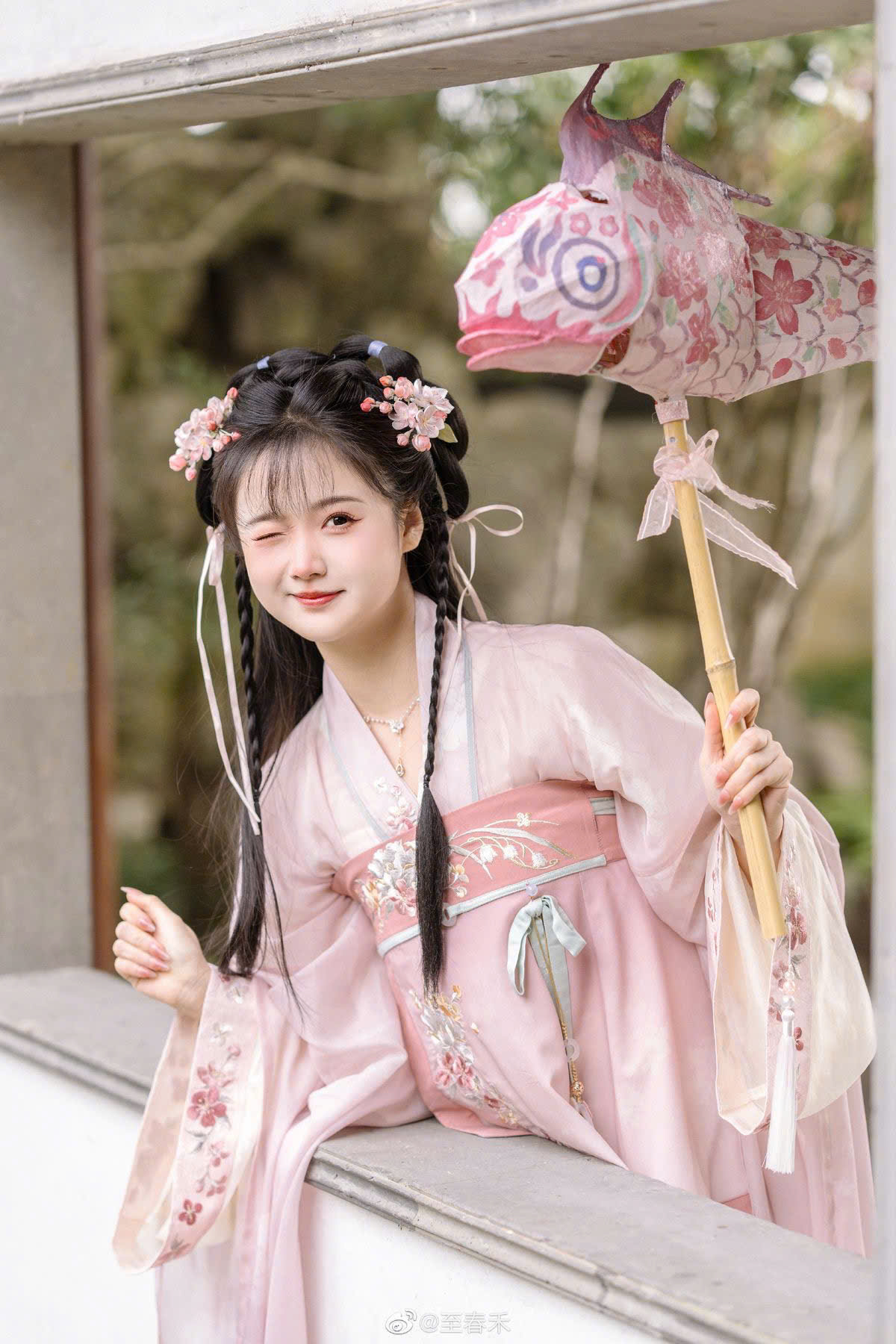 CÔNG CHÚA TỚI ĐỂ GIÚP PHỤ HOÀNG THÁO NÓN XANH