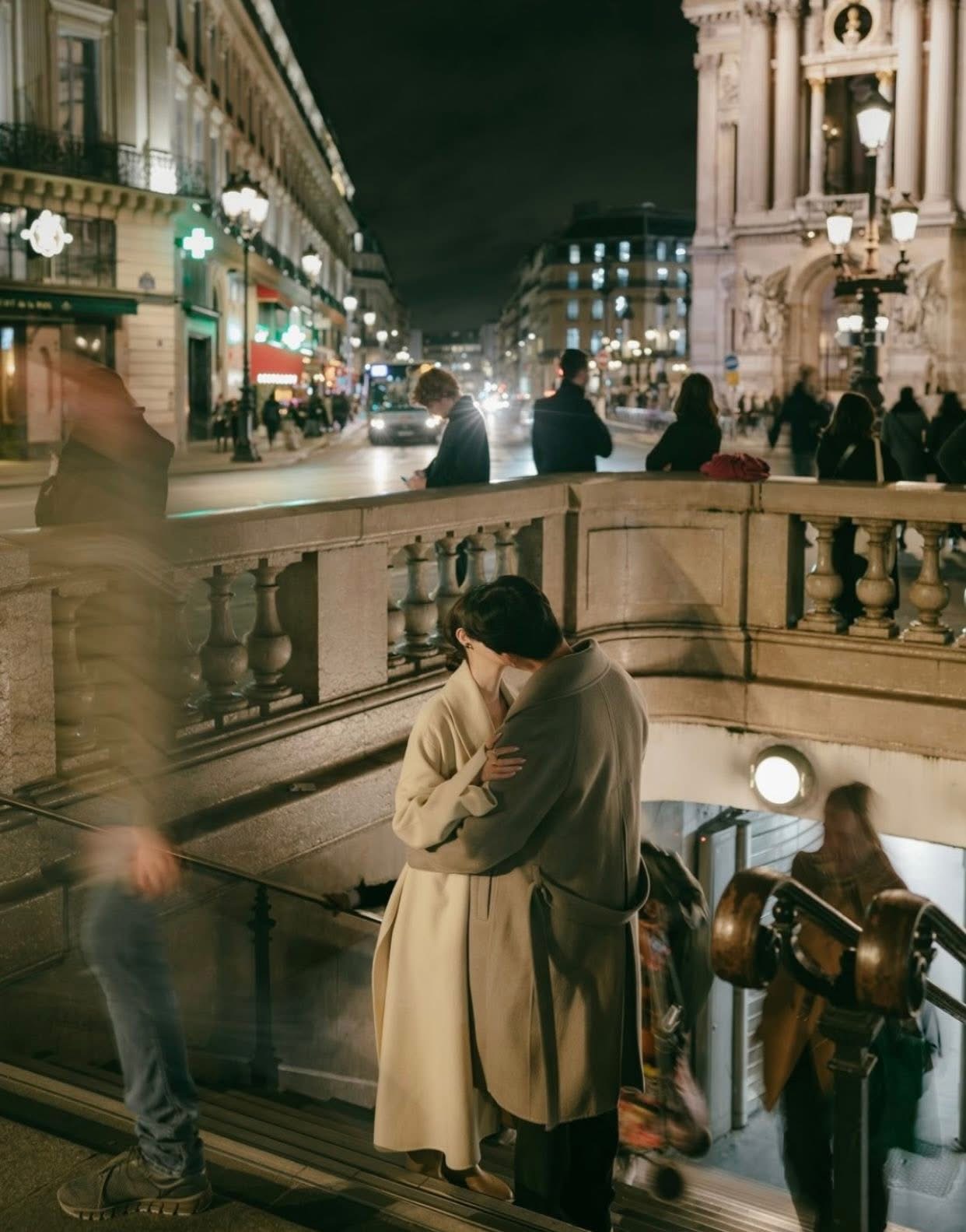 KỶ NIỆM 3 NĂM NGÀY CƯỚI, CHỒNG DẪN TÌNH NHÂN VỀ NHÀ