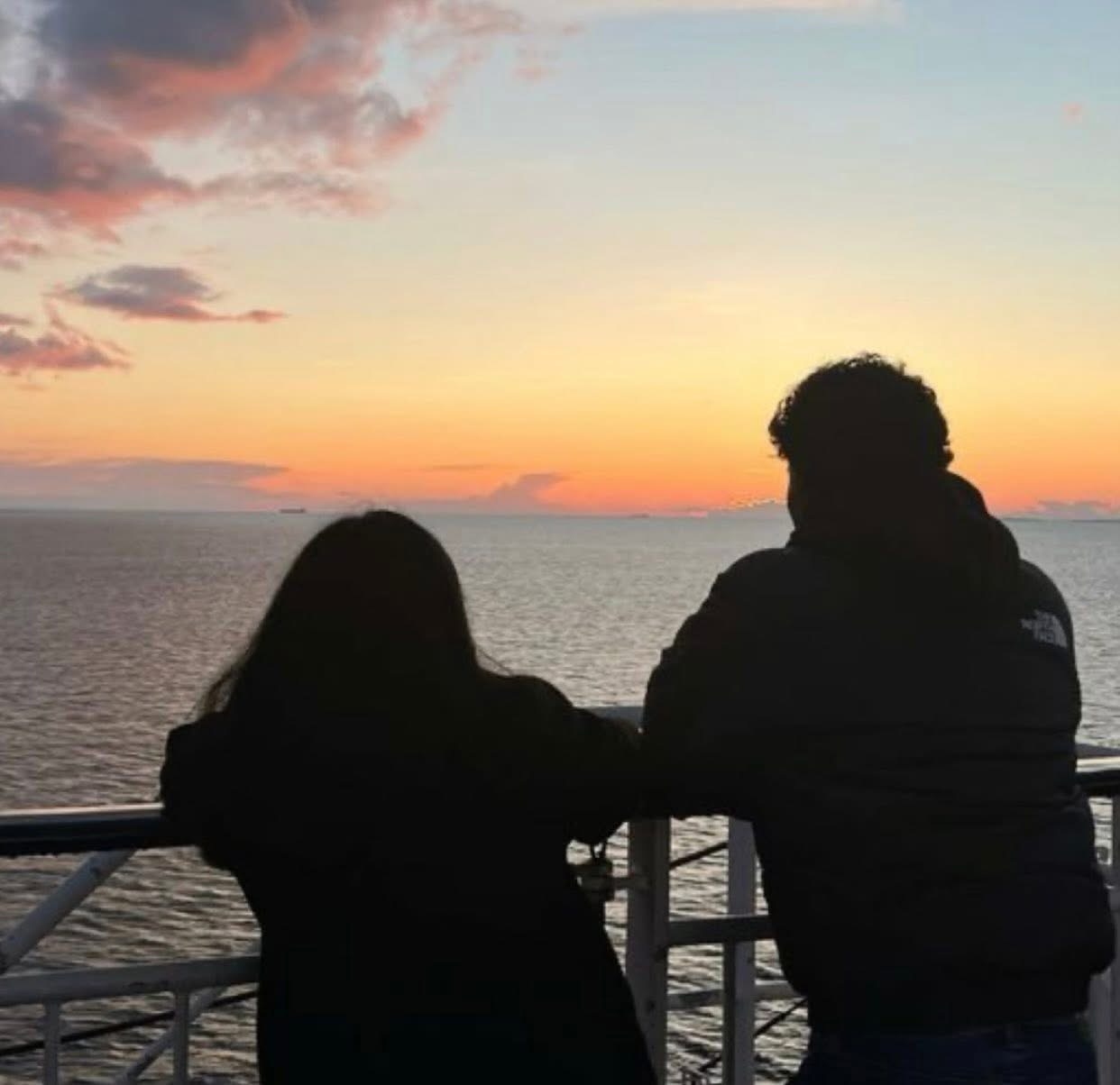 KỶ NIỆM NGÀY CƯỚI, CHỒNG ĐỀ NGHỊ LY HÔN