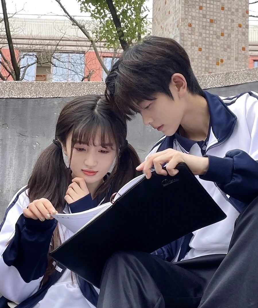 Bìa truyện LẠNH LÙNG NHƯNG NGHIỆN KHOE BẠN GÁI