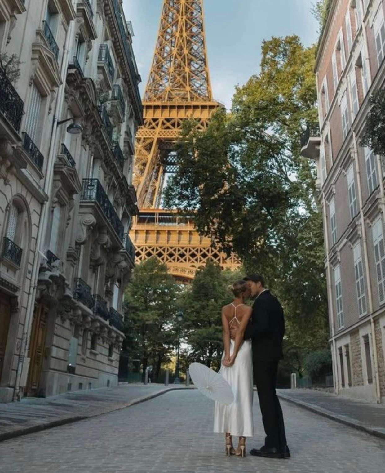 MẸ CHỒNG ĐUỔI CHỒNG VÀ TIỂU TAM RA KHỎI NHÀ