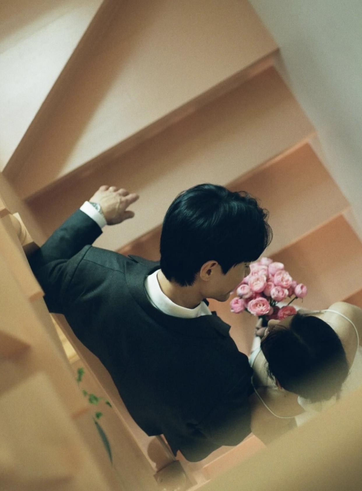 NỖI ĐAU MANG TÊN HOA BÁCH HỢP