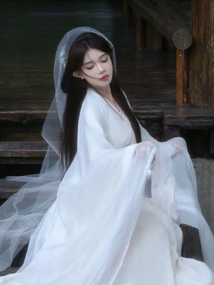 Nữ Y Xuyên Không Ký