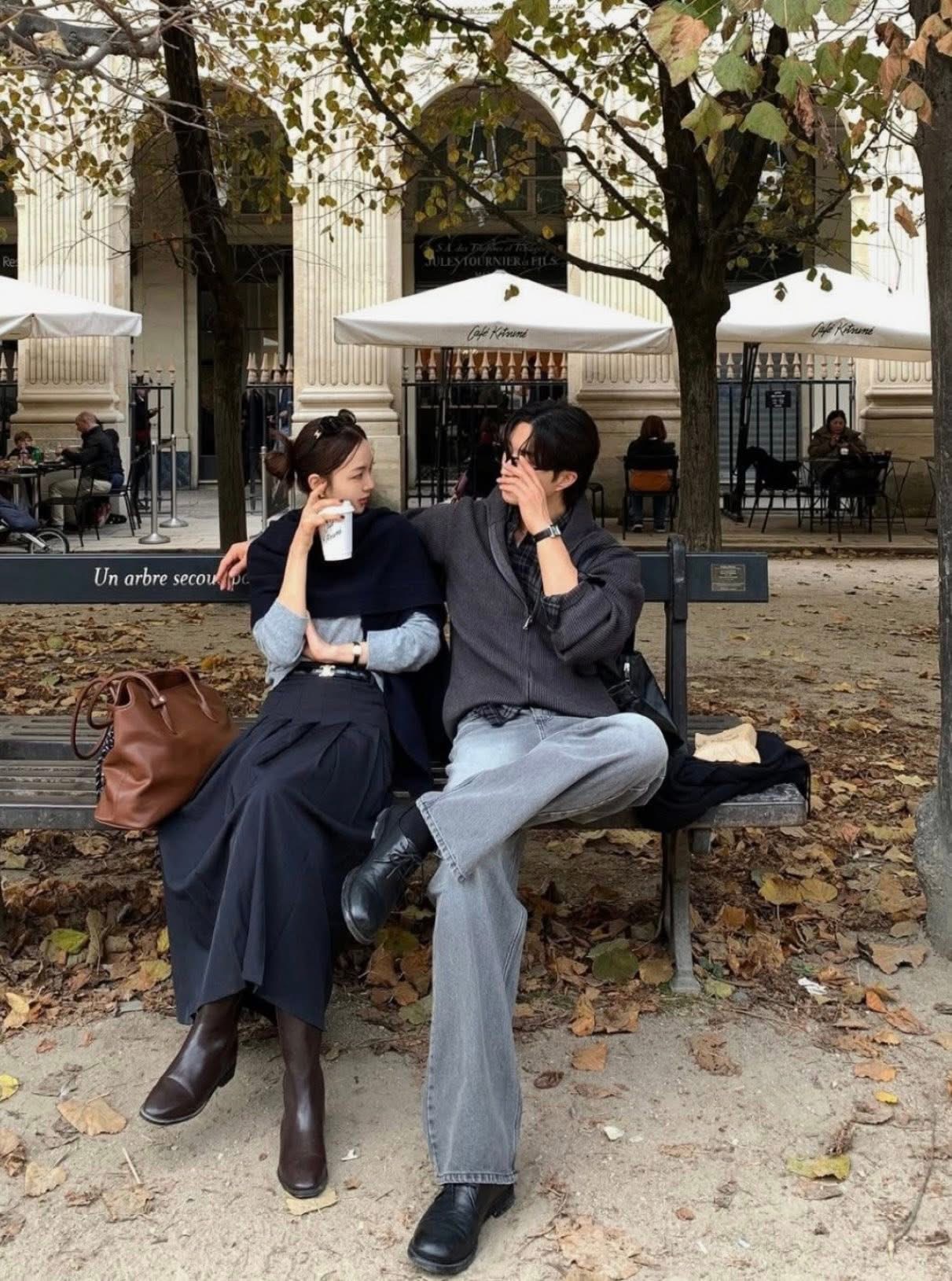 PHÍ CHIA TAY HÀO PHÓNG