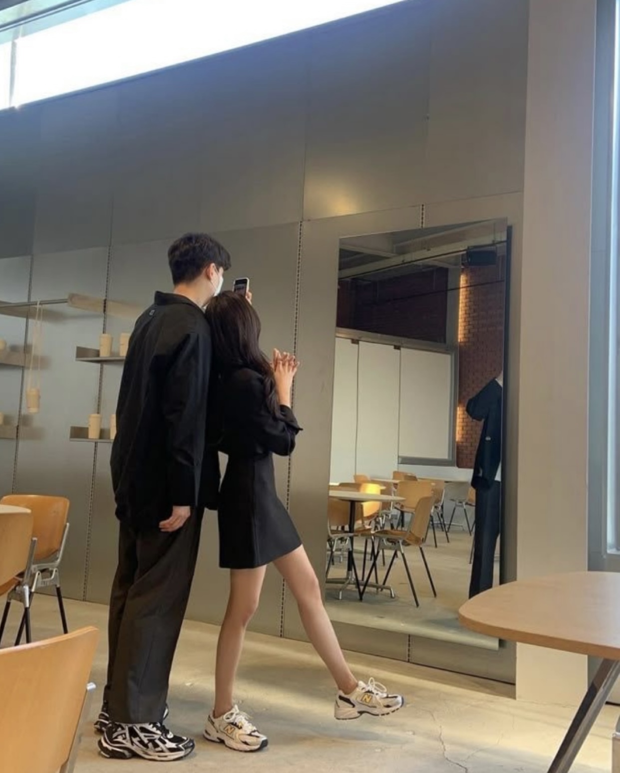 Bìa truyện RỰC RỠ GIỮA KHOẢNG TRỜI RIÊNG