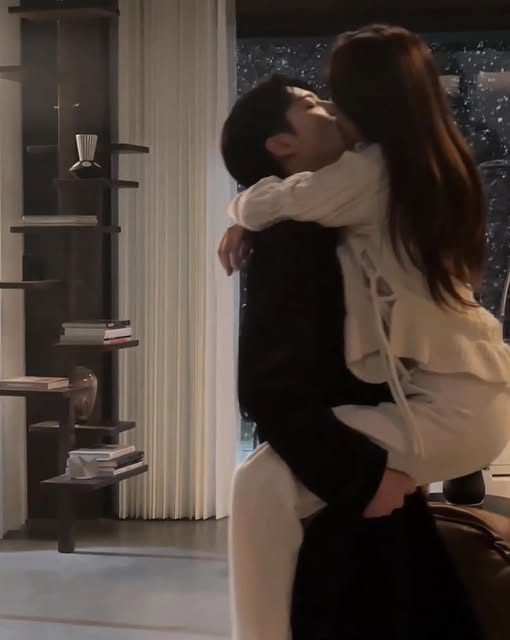 Sếp Lớn Lạnh Lùng Và Cô Cấp Dưới Ảo Tưởng